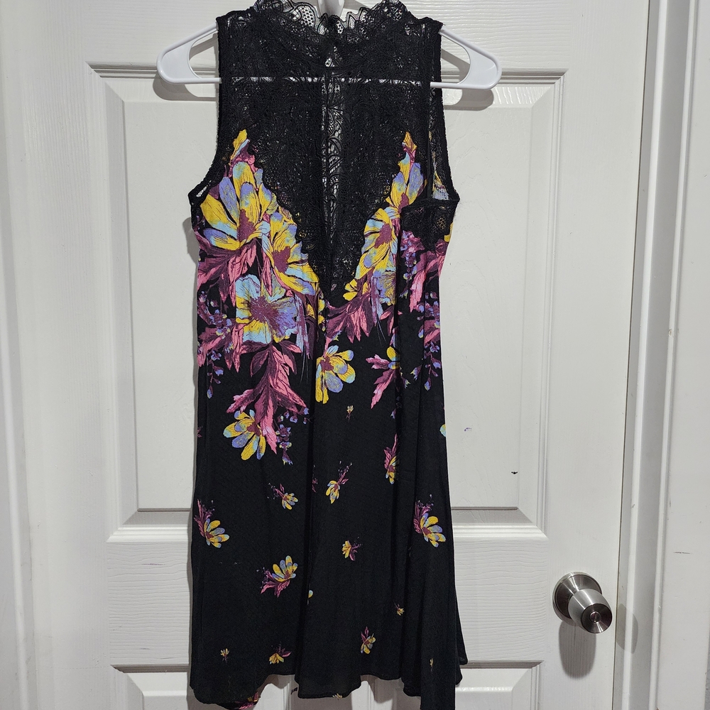 Floral Backless Dress with Lace Detail